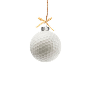 Golfball als Weihnachtskugel isoliert auf weissem Hintergrund