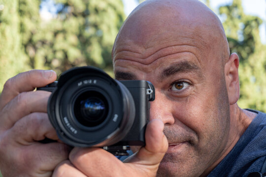 Close-up, man takes pictures with a dslr camera