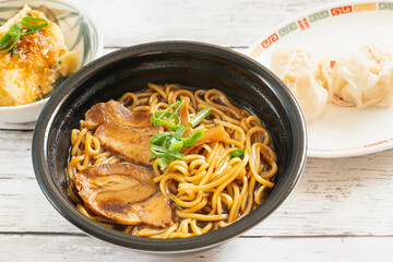 富山ブラックラーメンとおかず