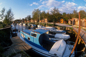 Naklejka premium Barques de pêcheurs, Port de pêche, maison, de pêcheurs, Port des Tuiles, Biguanos, Bassin d'Arcachon, Landes de Gascogne, 33, Gironde, France
