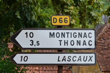 Panneau routier sur la D 66 (Dordogne - France)