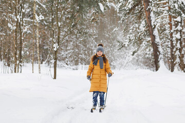 Fototapeta na wymiar Girl skiing in the forest