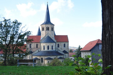 Fototapeta na wymiar Basilika St. Godehard in Hildesheim