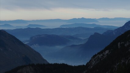 brouillard de fond de vallée dans le Vercors