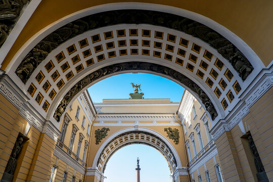 Saint-Petersburg, Russia. View of arch of General Staff Building and Alexander column on Palace square (Dvortsovaya square).