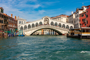 Fototapeta na wymiar Rialto bridge over Grand canal in Venice, Italy
