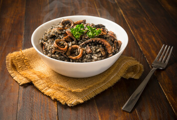 Arroz negro con calamares
