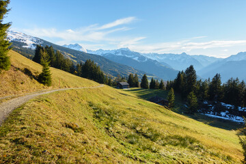 Fototapeta premium Bergstraße durch die österreichischen Alpen