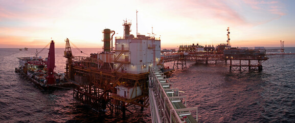 Overview of a large oil rig at sea