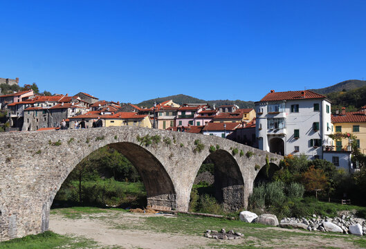 VEDUTA DI PONTREMOLI IN TOSCANA