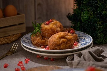 Rabanadas poveiras with sugar and cinnamon