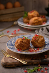 Rabanadas poveiras with sugar and cinnamon