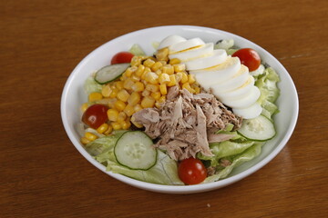 healthy, fresh untossed tuna salad