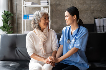Obraz premium Asian young nurse supporting elderly patient disabled woman in hospital. Elderly patient care concept.