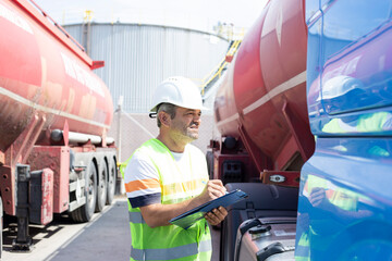 Occupational safety and health. Truck drivers and worker check the notes.