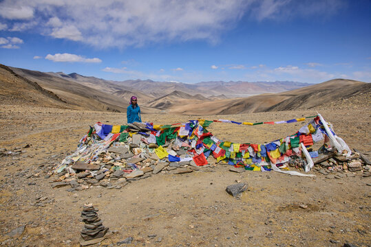 Endless views on top of the Prinkiti La Pass, Ladakh, India