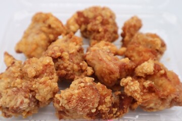 日本の鶏の唐揚げのクローズアップ