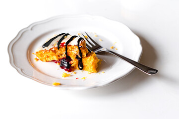 Stück glasiertes Kuchen mit Schokolade