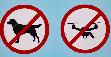 Señales de prohibido perros y drones