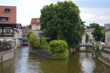 Fototapeta na wymiar Fluss mit Brückenübergang