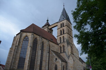 Fototapeta na wymiar Alte Kirche aus Sandstein 