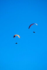 Photo shoot of the flight of a paragliding group