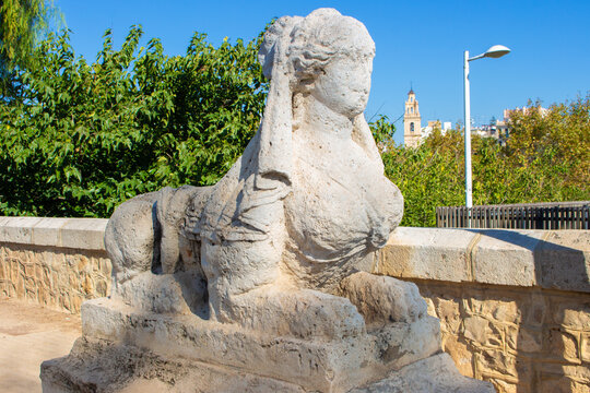 Valencia - Espa&ntilde;a, diferentes vistas tur&iacute;sticas de la ciudad, puentes, monumentos, calles y parques