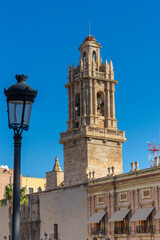 Fototapeta na wymiar Valencia - España, diferentes vistas turísticas de la ciudad, puentes, monumentos, calles y parques