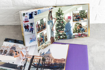 Naklejka na ściany i meble young family photobook of Christmas