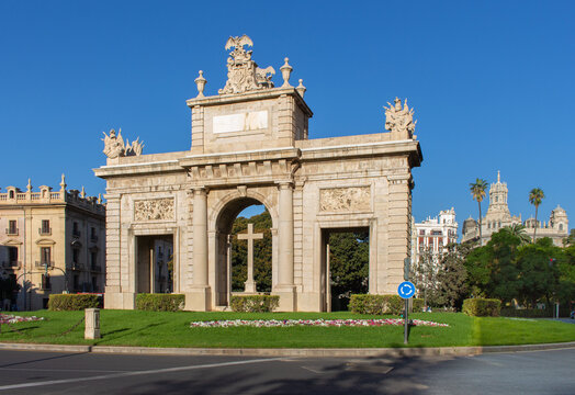 Valencia - Espa&ntilde;a, diferentes vistas tur&iacute;sticas de la ciudad, puentes, monumentos, calles y parques