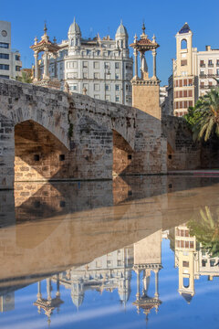 Valencia - Espa&ntilde;a, diferentes vistas tur&iacute;sticas de la ciudad, puentes, monumentos, calles y parques