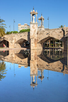 Valencia - Espa&ntilde;a, diferentes vistas tur&iacute;sticas de la ciudad, puentes, monumentos, calles y parques