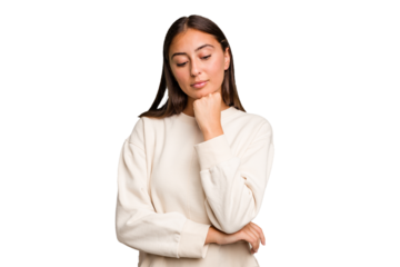 Young cute caucasian woman isolated looking sideways with doubtful and skeptical expression.