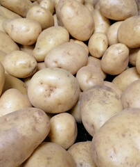 Fondo con detalle y textura de multitud de patatas e  tonos marrones