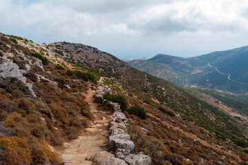 Chemin romain sur l'île de Sifnos dans les Cyclades