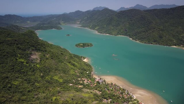 Vista aerea sobre o morro do p&atilde;o de a&ccedil;ucar no saco do mamangua o unico fjord tropical do mundo, Paraty, Rio de Janeiro - Brasil