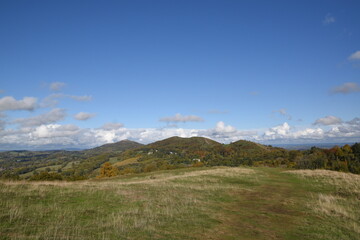 Fototapeta premium the views from the top of British camp hill fort, at the top of Malvern on a sunny day at the start of autumn 