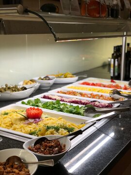 Salat am Buffet im Hotel