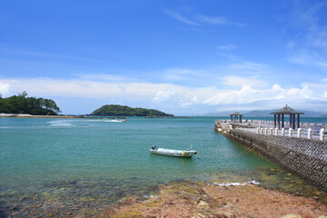 Fototapeta na wymiar 阿久根大島の美しい海と渡船場 
