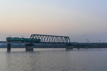 加古川を走るローカル電車