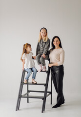 Obraz premium Childhood, fun, family concept. Fashionable sisters posing.