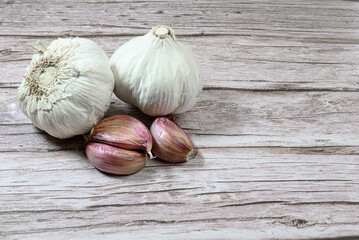 Fresh garlic on a rustic wooden table. Garlic cloves	
