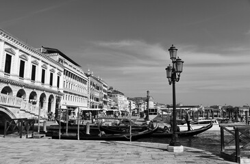 Naklejka premium Gondola traffic towards the Grand Canal in Venice