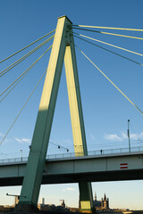 Pylon der Severinsbrücke in Köln am Rhein.