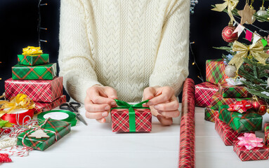 Step by Step Photo Instructions for Wrapping a Christmas Gift, Step 4 - Tie a Ribbon into a Bow