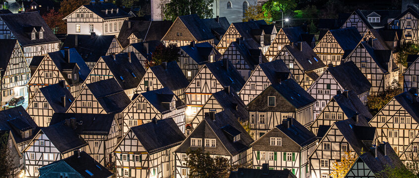 Alter Flecken in Freudenberg - historische Fachwerkhäuser bei Nacht
