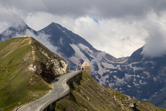 The beautiful view of Grossglockner High Alpine Road, Grossglockner-Hochalpenstrasse. High mountain pass road in Austrian Alps, Austria, Europe. High Tauern National Park. HD wallpaper, 4k background