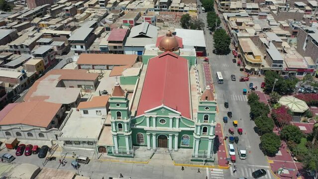 Toma en &oacute;rbita de la Iglesia de Catacaos Piura. En el norte de Per&uacute;.