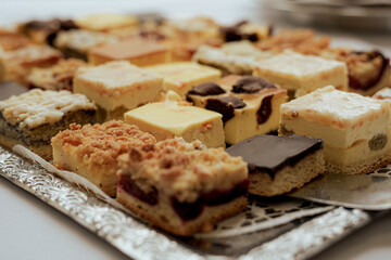 Variation von Kuchen am Buffet vom Catering