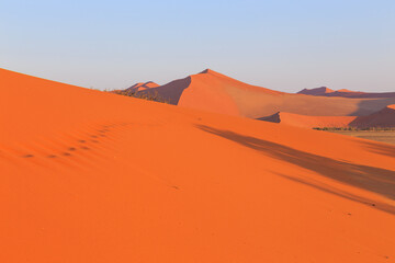 Plakat Dunes in the Namib-Naukluft National Park of Namibia.